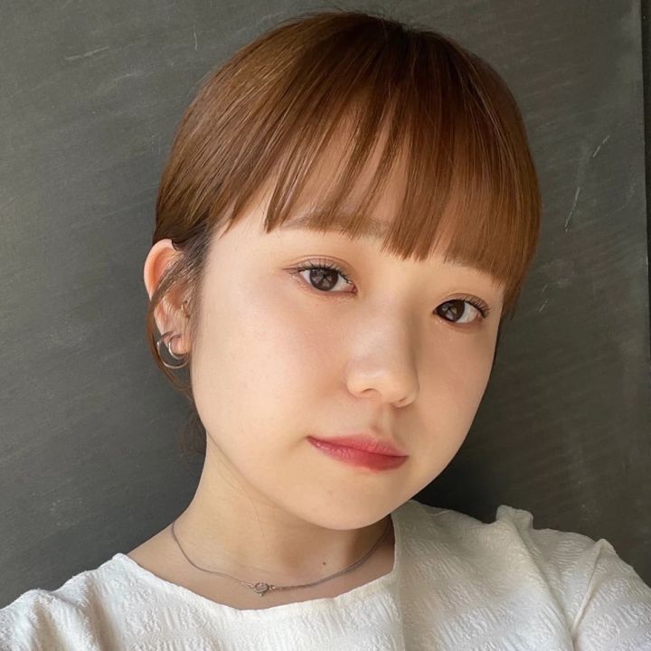 【2023年冬の最新ボブヘア】産毛バングとハイトーンカラーで最旬にアプデ！ 大人に似合うボブスタイル_4