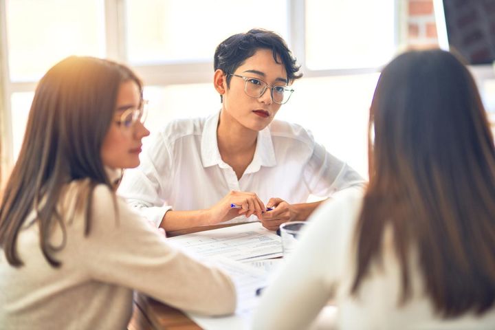 画像: 時短勤務の友人を【理不尽に叱るお局様】→ 友人が反撃を決意！ 新しい上司に