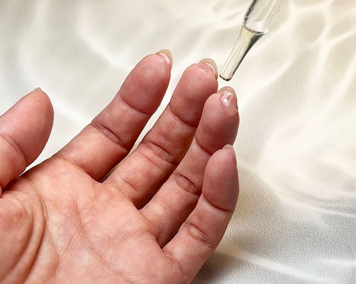 ポリッシュカラーを塗布した爪の保湿ポイント