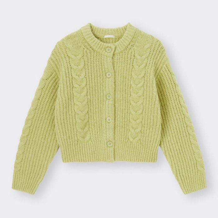画像: 【GU】「パフィータッチケーブルショートカーディガン」¥1,490（税込） 出典：GU