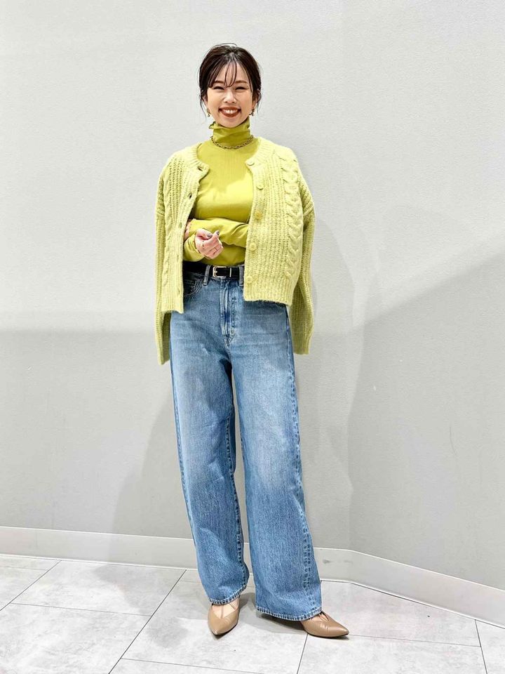 画像: 同系色のインナーと合わせてアンサンブル風に。 出典：GU