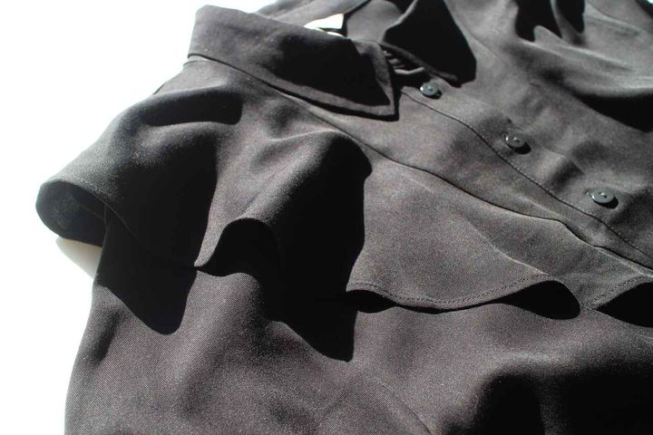 画像: フリルトリムツイルワンピース￥3,999／H&M www2.hm.com