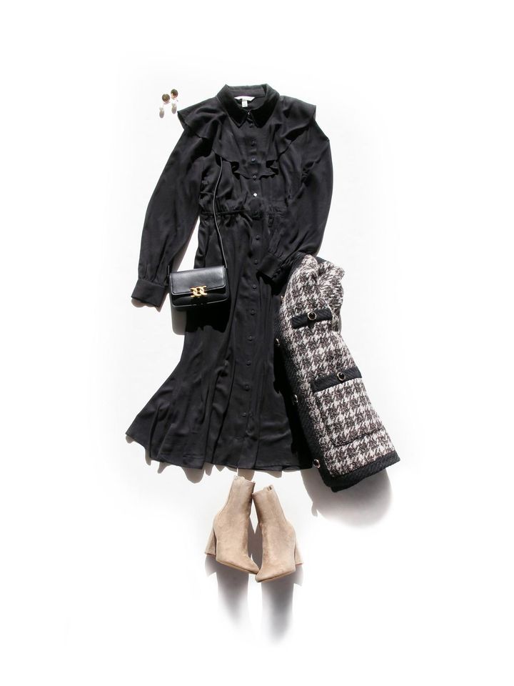 画像: フリルトリムツイルワンピース￥3,999 ジャケット￥9,999 ピアス￥999 クロスボディバッグ￥2,499 ブーツ￥5,499／以上H&M www2.hm.com