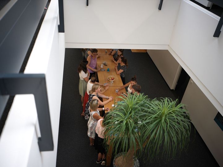 〈nahrin〉本社ビルのオフィス