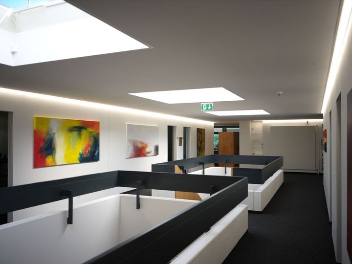 〈nahrin〉本社ビルに飾られたアート作品