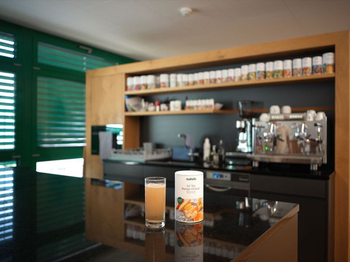 〈nahrin〉本社ビルのミニキッチン