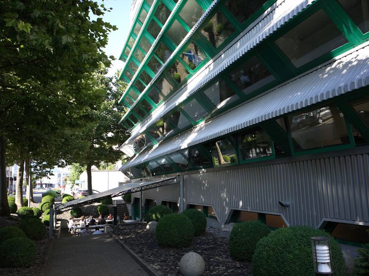 〈nahrin〉本社ビル