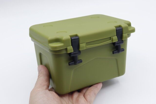 セリアのクーラーボックス型ケース アースカラーのサイズ感