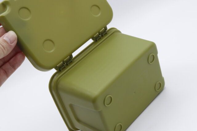 セリアのクーラーボックス型ケース アースカラーはスタッキングできる