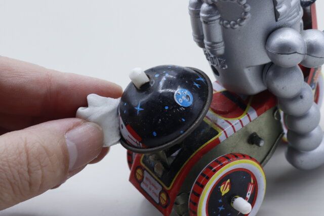 ホコリや汚れ取りに便利な粘土クリーナー