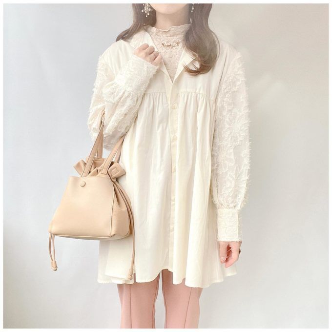 しまむらの「異素材切替ブラウス」