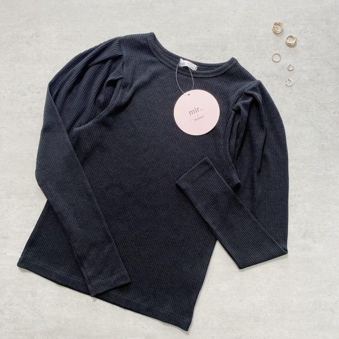 しまむらの「肩タックプルオーバー」