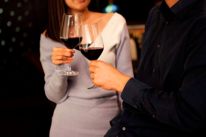 美人なのに残念… 男性が嫌がる「下品な女性」の特徴7つ