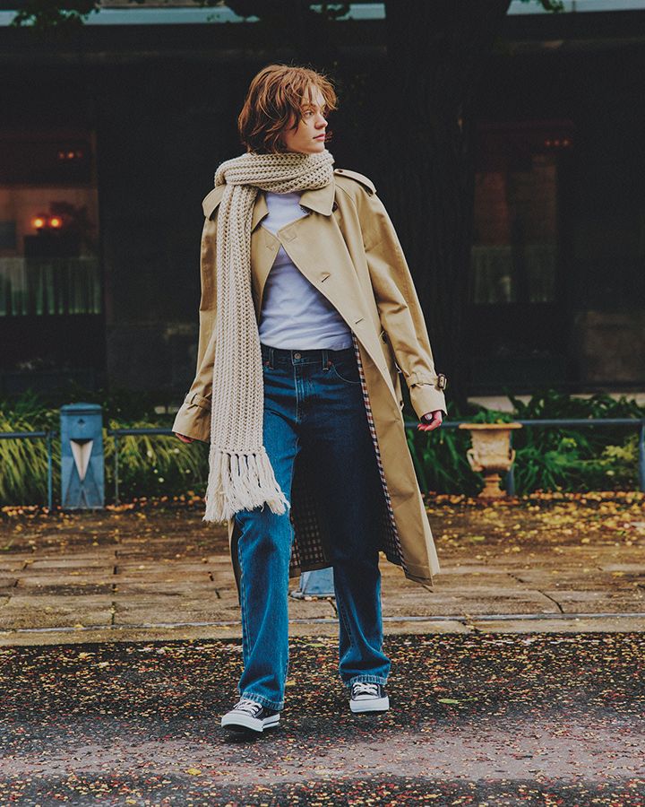 デニムとスニーカーをシンプルかつスタイリッシュに着こなす【本日のFUDGE GIRL-12月18日】