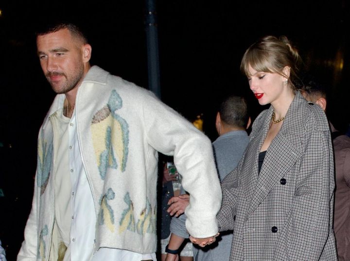 画像1: テイラー・スウィフトが父親とアメフト観戦