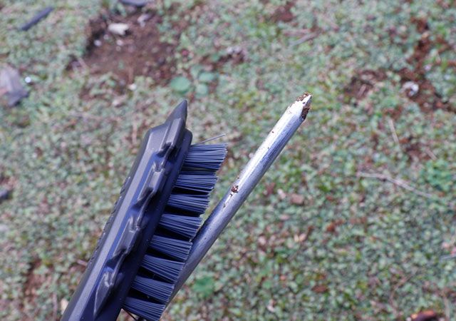 ダイソーの泥落としヘラブラシ