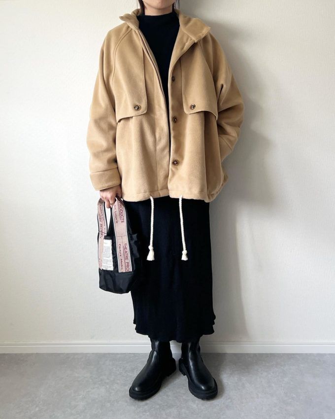 フライヨークショートコート×UNIQLOのブラックの「3Dスフレヤーンモックネックセーター(長袖)」