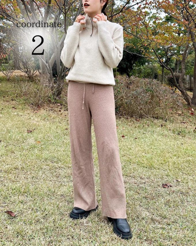 UNIQLOのナチュラルの「スフレヤーンハーフジップセーター(長袖)」×ウォッシャブルニットリブパンツ