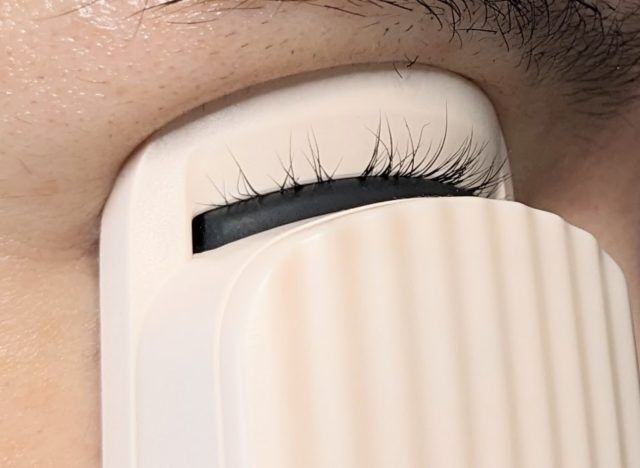 はさんであがるヒートカーラーの写真