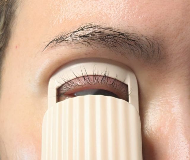 はさんであがるヒートカーラーの写真