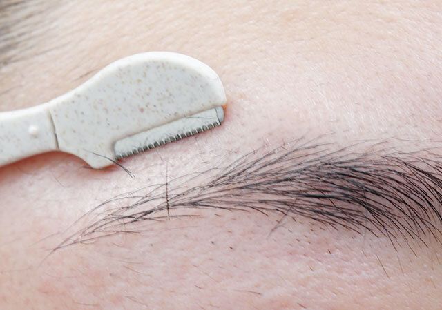 ダイソーの眉毛用カミソリ