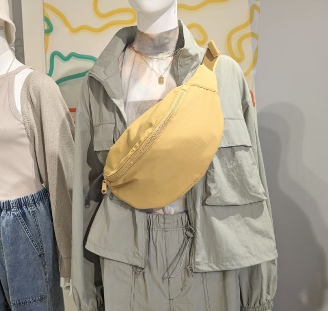 ナイロン系のイエローバッグ