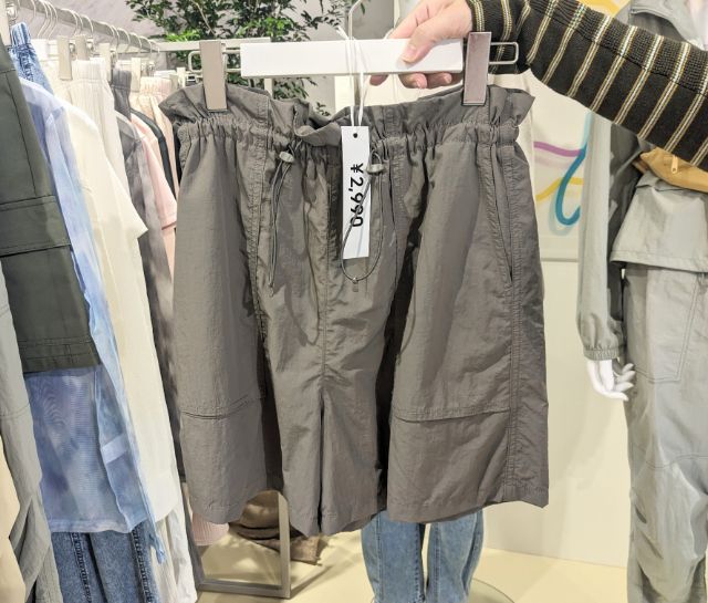 ナイロン系のショートパンツ