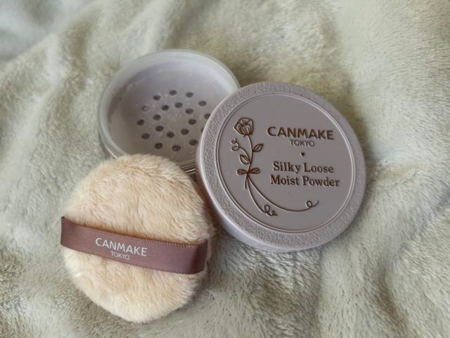 キャンメイクシルキールースモイストパウダー