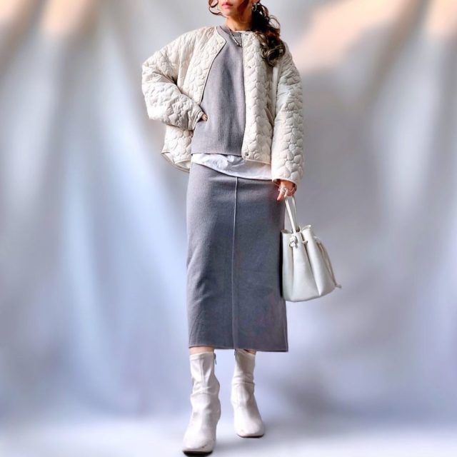 ZARAソフトニット＆アウターコーデの女性