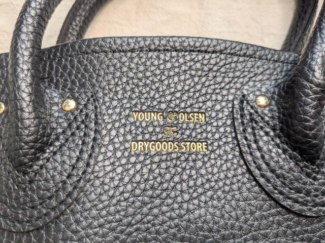 表面ブランドロゴ