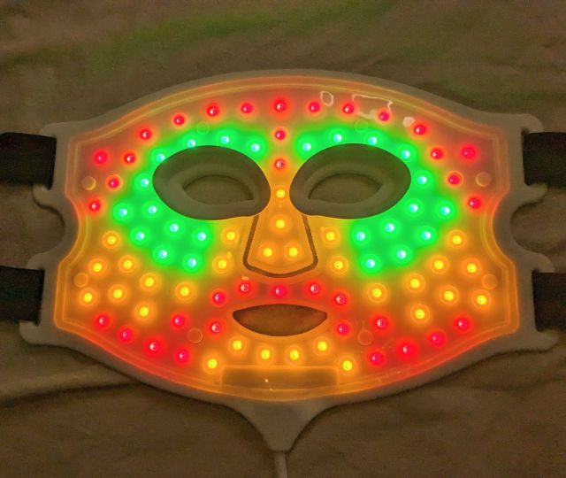 カレントボディのLEDマスク美顔器の写真