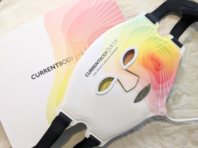 カレントボディのLEDマスク美顔器の写真