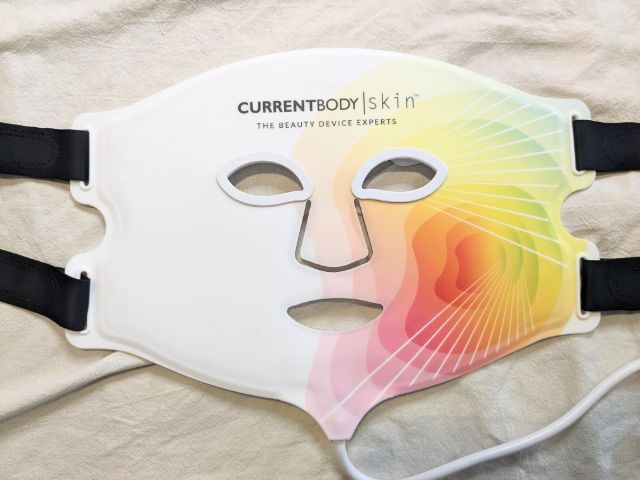 カレントボディのLEDマスク美顔器の写真