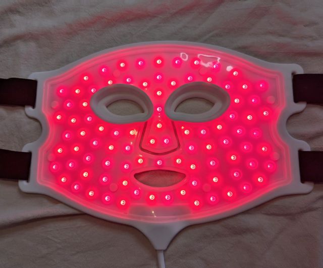 カレントボディのLEDマスク美顔器の写真
