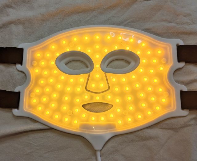 カレントボディのLEDマスク美顔器の写真