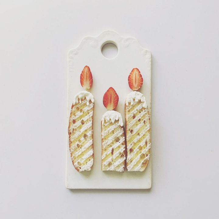 【valoさんのかわいいクリスマス支度 #05】 苺とチョコペンでキャンドルパン