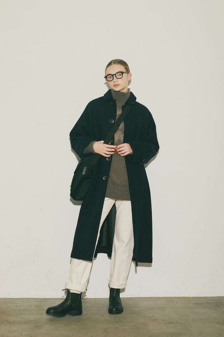 【黒のコートが主役の3色コーデ3選】ブラック×ホワイト×ブラウン系の定番カラーで作る冬のお手本スタイル