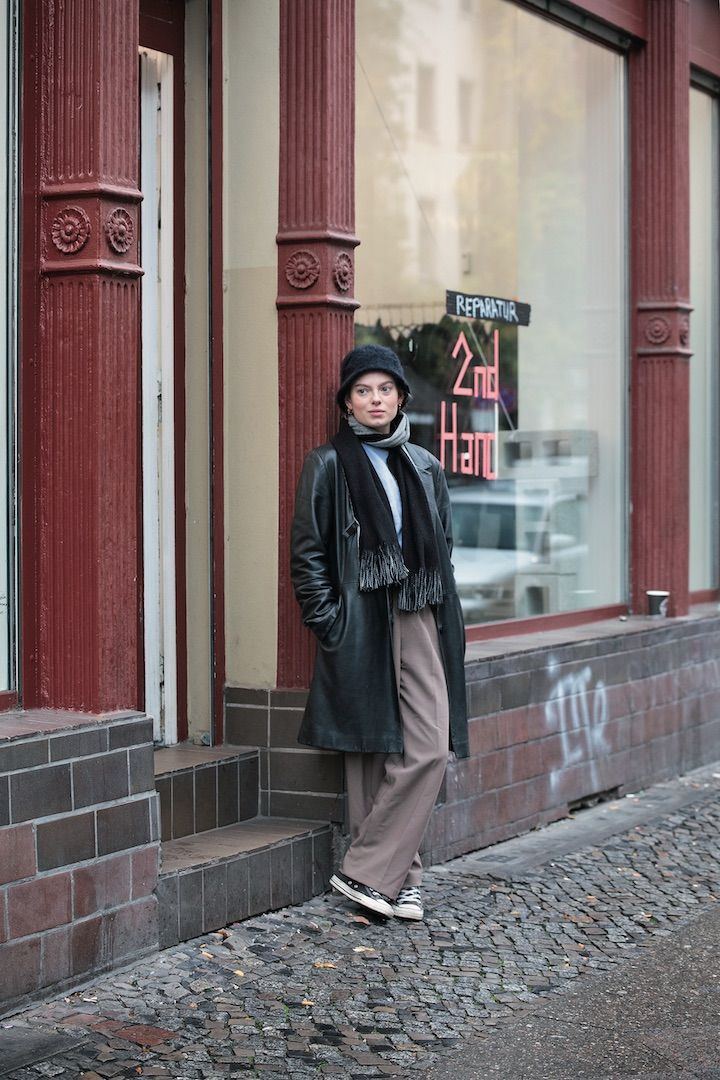 【黒のコートが主役の3色コーデ3選】ブラック×ホワイト×ブラウン系の定番カラーで作る冬のお手本スタイル