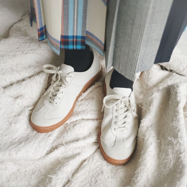 ブラウンコートのお手本スタイル！白スニーカー&チェック柄ロングスカートが決め手【マイスタンダードブック】