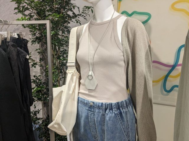 GUホルターネック＆カーデのボディ