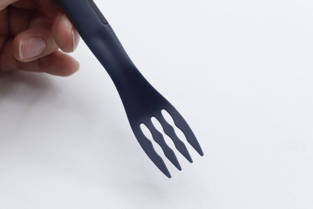 ダイソーの食べやすい フォークのヘッド部分は小さい