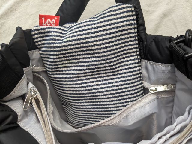 サイドファスナー付きポケット