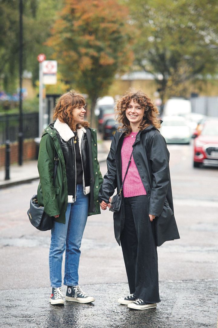 コンバースがやっぱり最強！足元をリンクさせた双子コーデ