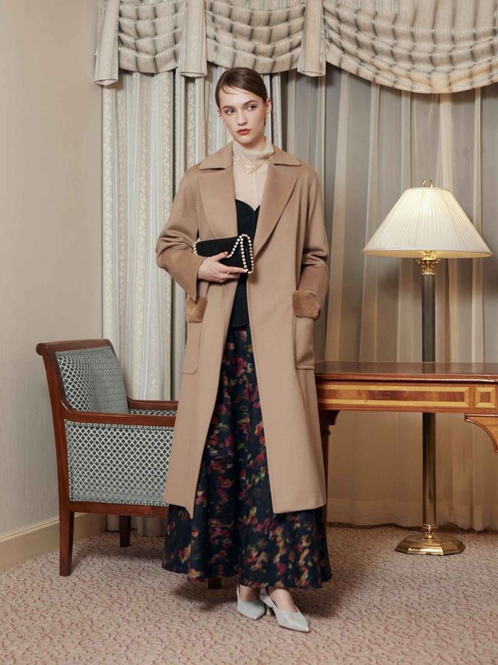 画像: 「ミンクファーポケット・ヴァージンウールベルテッドコート」￥198,000 出典：パリゴ