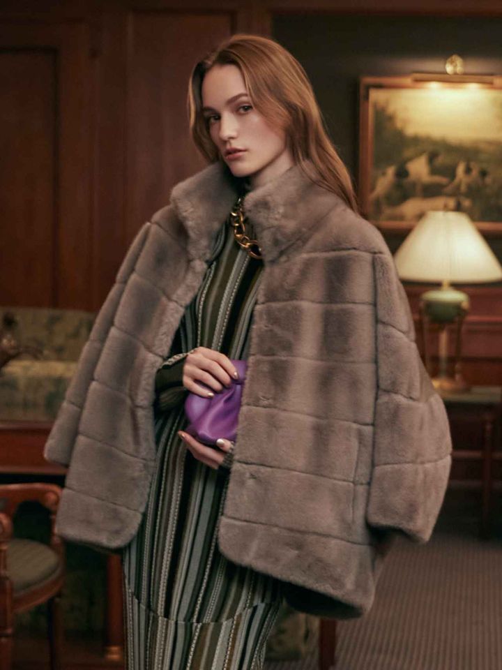 画像: 「ハーフスリーブファーコート」￥132,000 出典：パリゴ