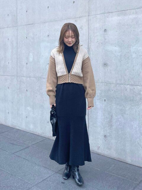 冬の黒ニットワンピースコーデ