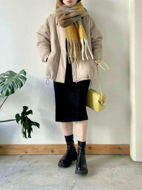 冬の黒ニットワンピースコーデ