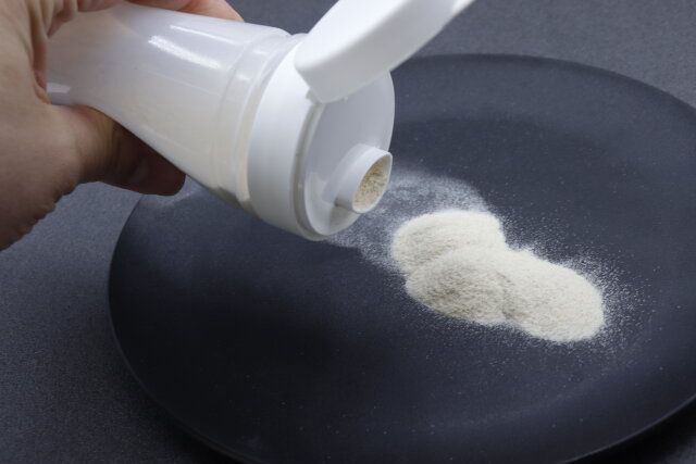 セリアの押しながら出せる調味料ボトル