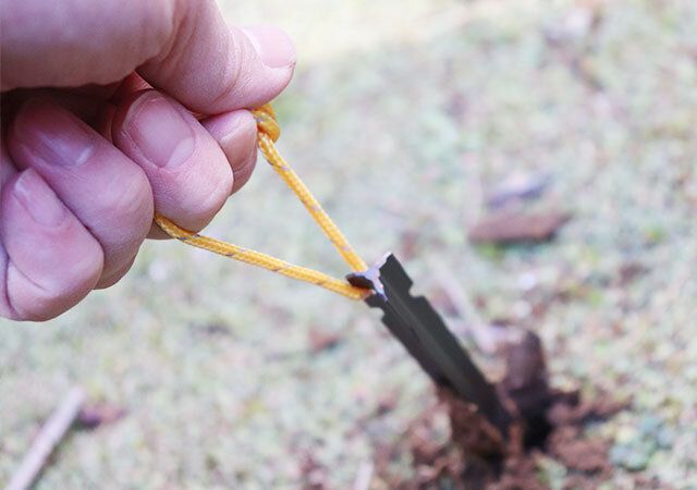 ダイソーのアルミY字ペグの取り外し方