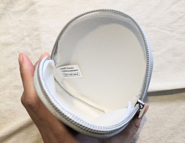 丸ポーチの中を開いたところ